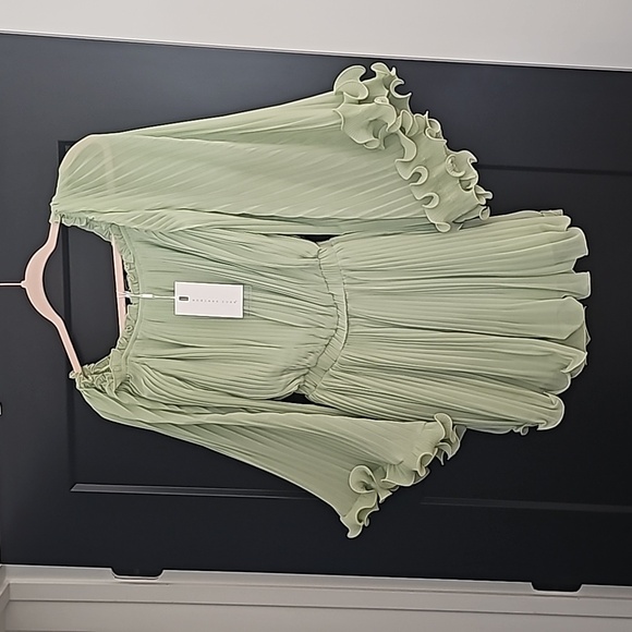 Vici smile wide pleated off shoulder romper - Picture 8 of 10